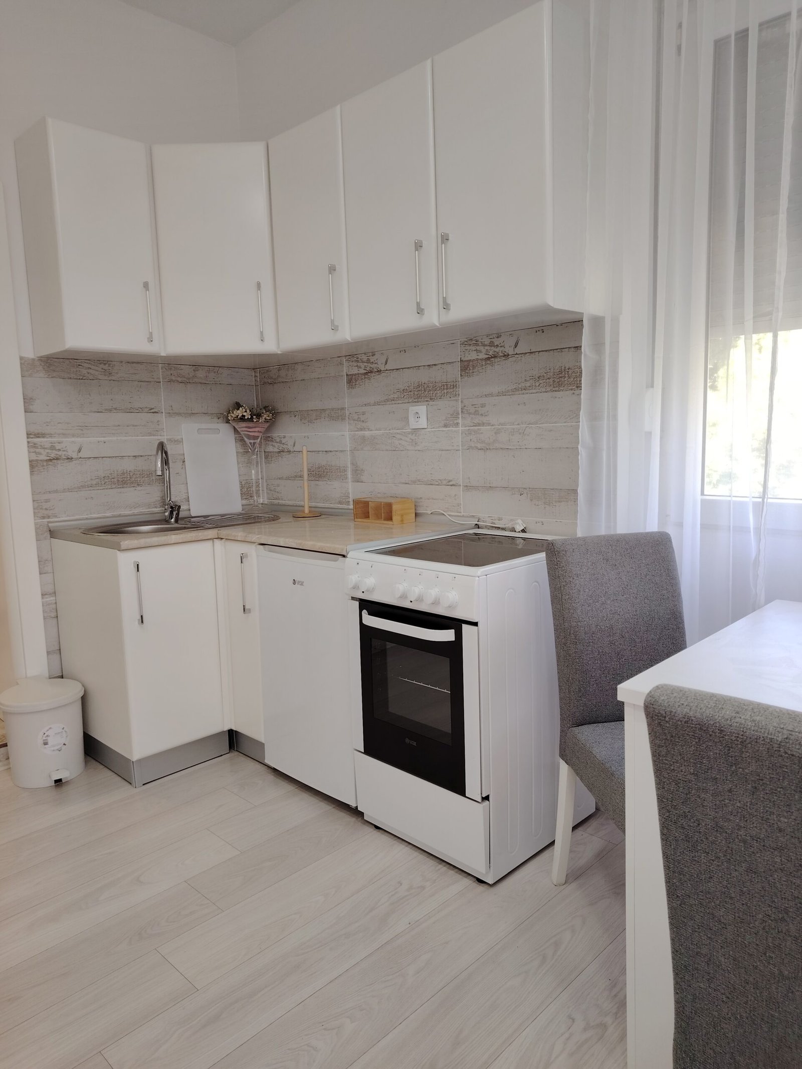 Kuhinja u apartmanu 2 tikvara Living